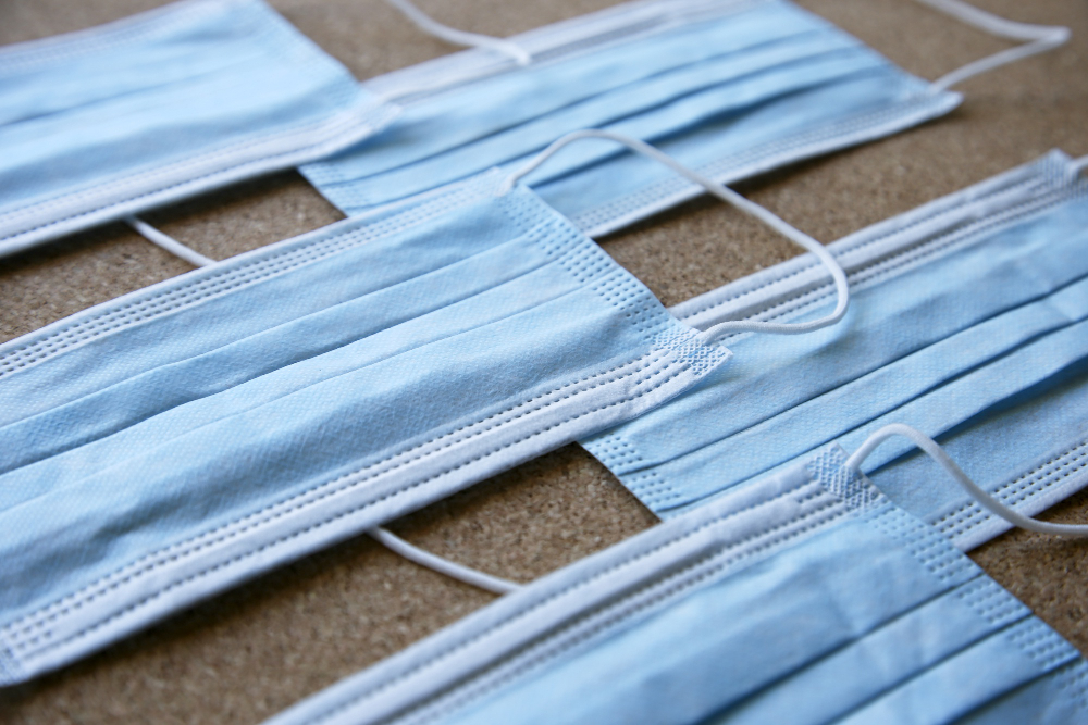 El Sermas distribuye a sus sanitarios mascarillas caducadas