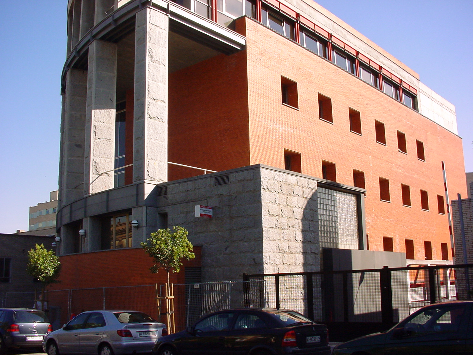 Fachada de uno de los edificios del Hospital Gregorio Marañón